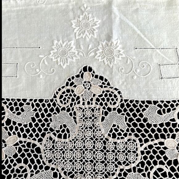 Fine Vintage Italian Linen Needlelace Tablecloth 118 × 65” Ecru Embroidered Rare - Picture 5 of 9